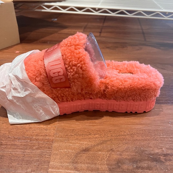 NIB UGG Fluffita size 10 - Picture 2 of 7
